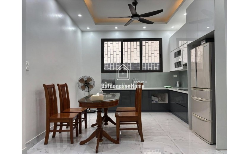 Cho thuê nhà LÀM SPA, KD ONLINE, VP Phố Hoàng Ngọc Phách, Đ.Đ, 50m2, 4 tầng, 25 triệu